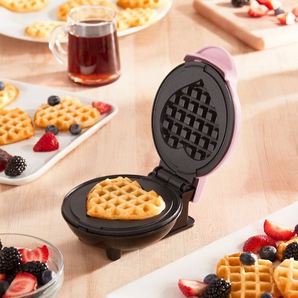 Dash Pink Heart Mini Waffle Maker Valentine’s Nwt - Picture 4 of 4